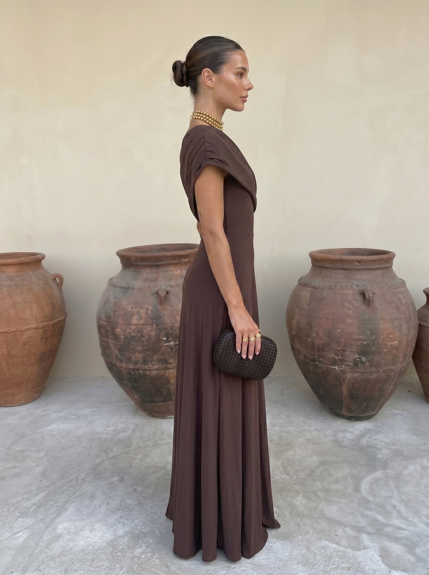 Vestido Toledo: Fluidez y Estilo Asimétrico