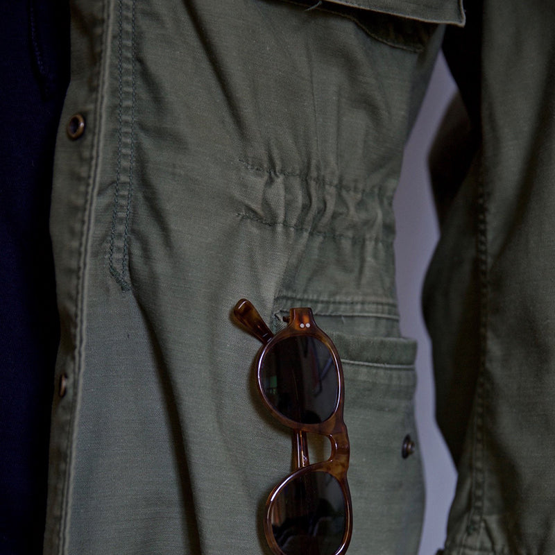Chaqueta Militar Hombre Con Estilo y Corte Estructurado