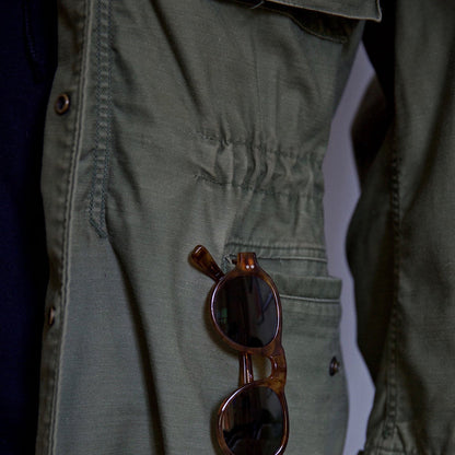 Chaqueta Militar Hombre Con Estilo y Corte Estructurado