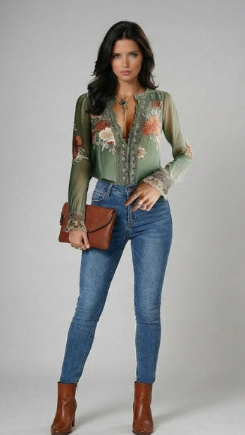 Rocío · Blusa floral bohemia con encaje